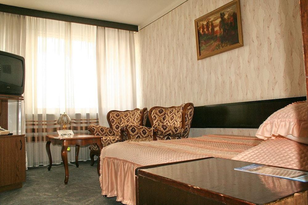 Cosmos Hotel Chişinău Exterior foto
