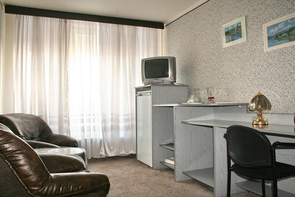 Cosmos Hotel Chişinău Exterior foto